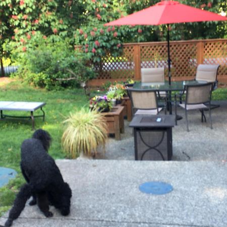 Coles Bay Vacation Retreat Villa North Saanich Bagian luar foto