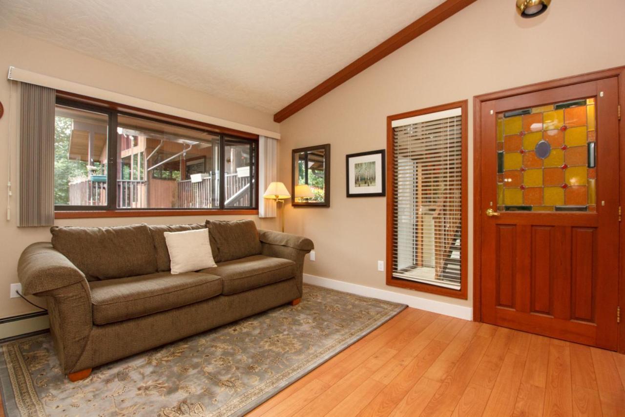 Coles Bay Vacation Retreat Villa North Saanich Bagian luar foto