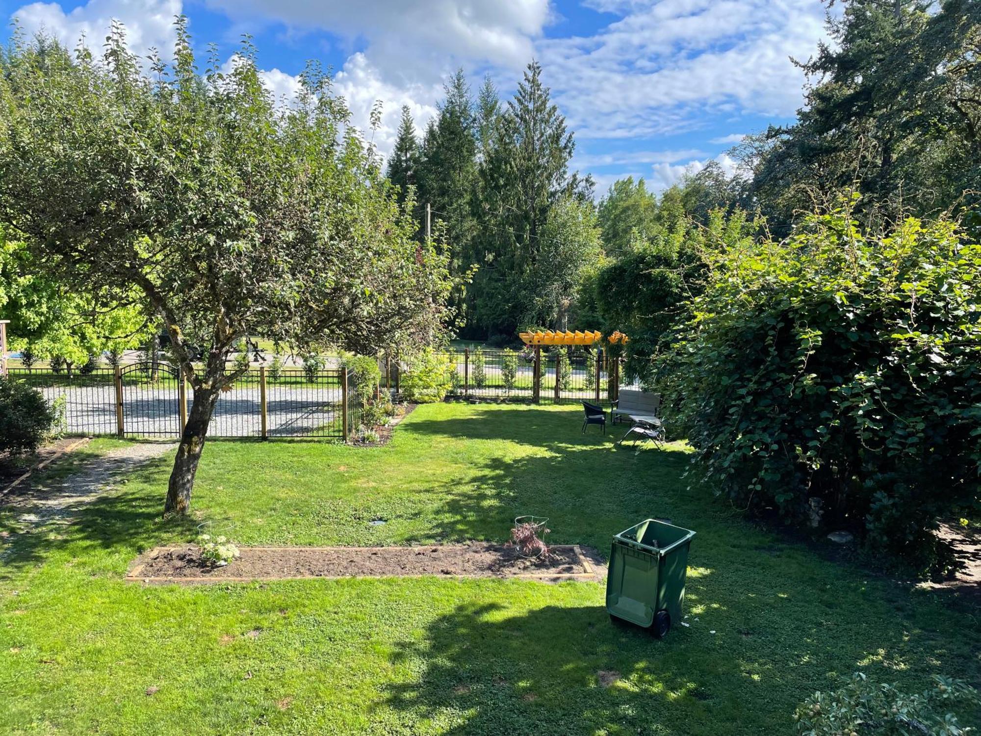 Coles Bay Vacation Retreat Villa North Saanich Bagian luar foto