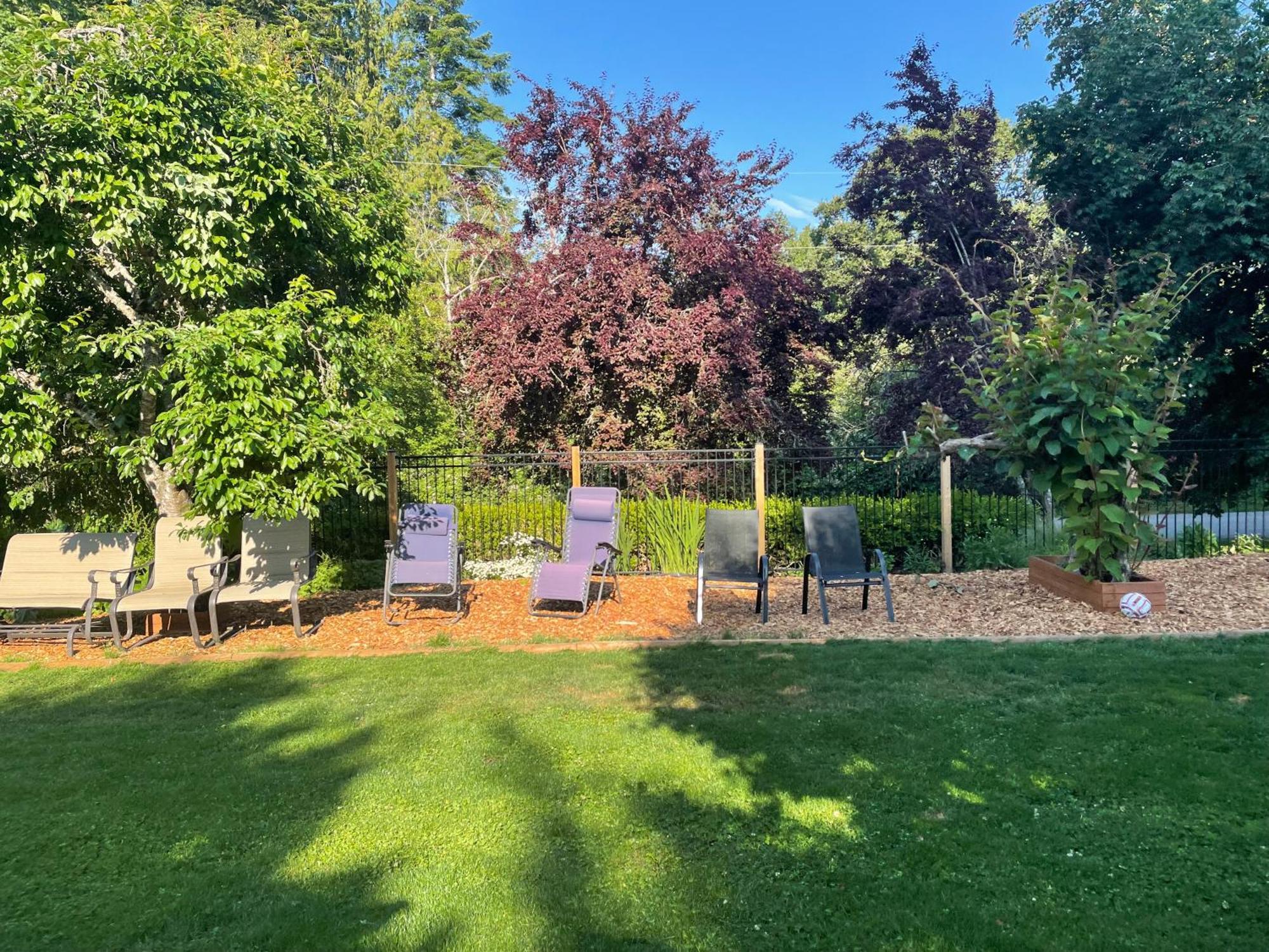 Coles Bay Vacation Retreat Villa North Saanich Bagian luar foto
