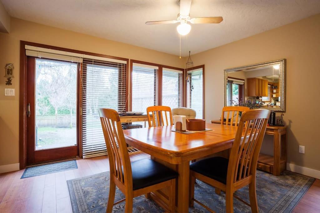Coles Bay Vacation Retreat Villa North Saanich Bagian luar foto