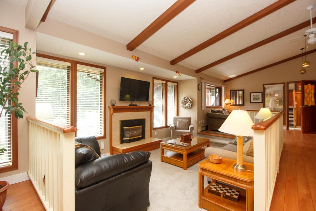 Coles Bay Vacation Retreat Villa North Saanich Bagian luar foto