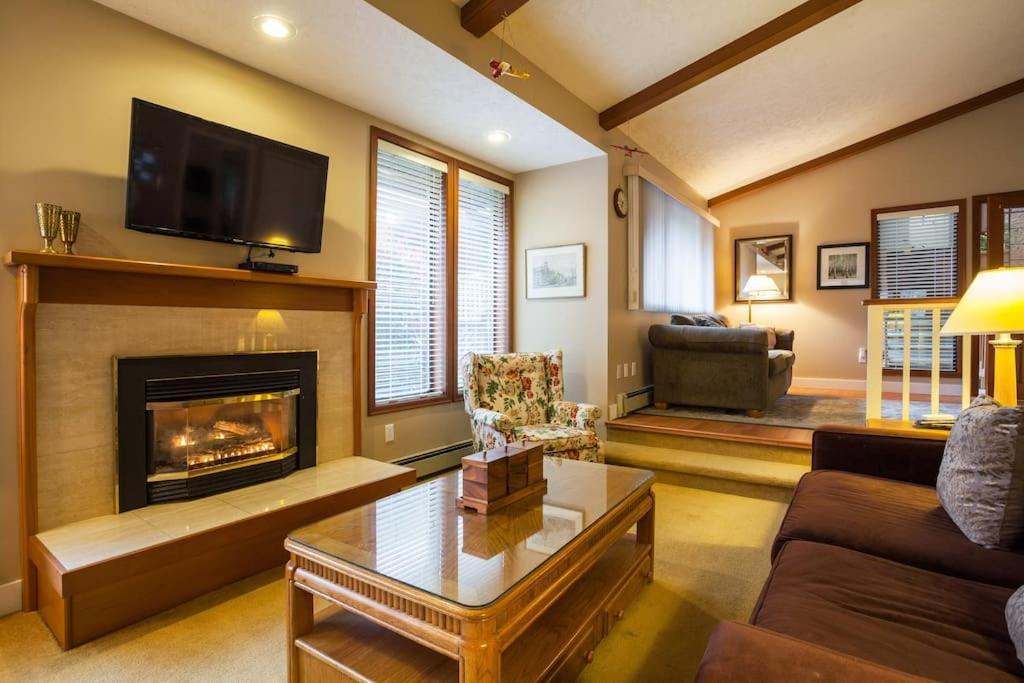 Coles Bay Vacation Retreat Villa North Saanich Bagian luar foto