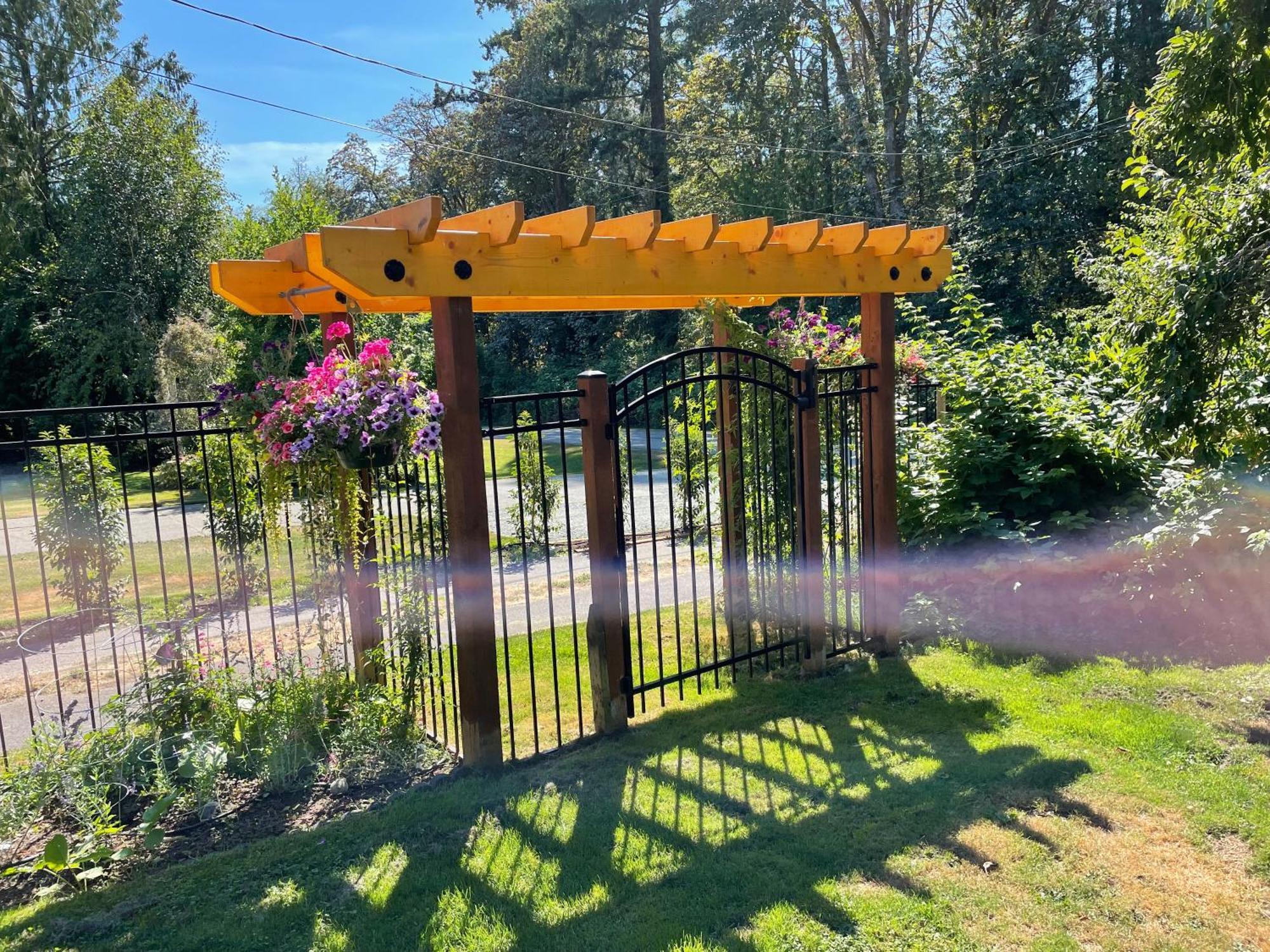 Coles Bay Vacation Retreat Villa North Saanich Bagian luar foto