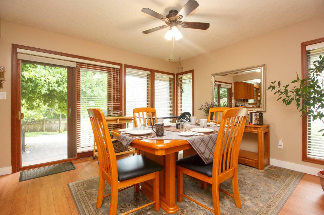 Coles Bay Vacation Retreat Villa North Saanich Bagian luar foto