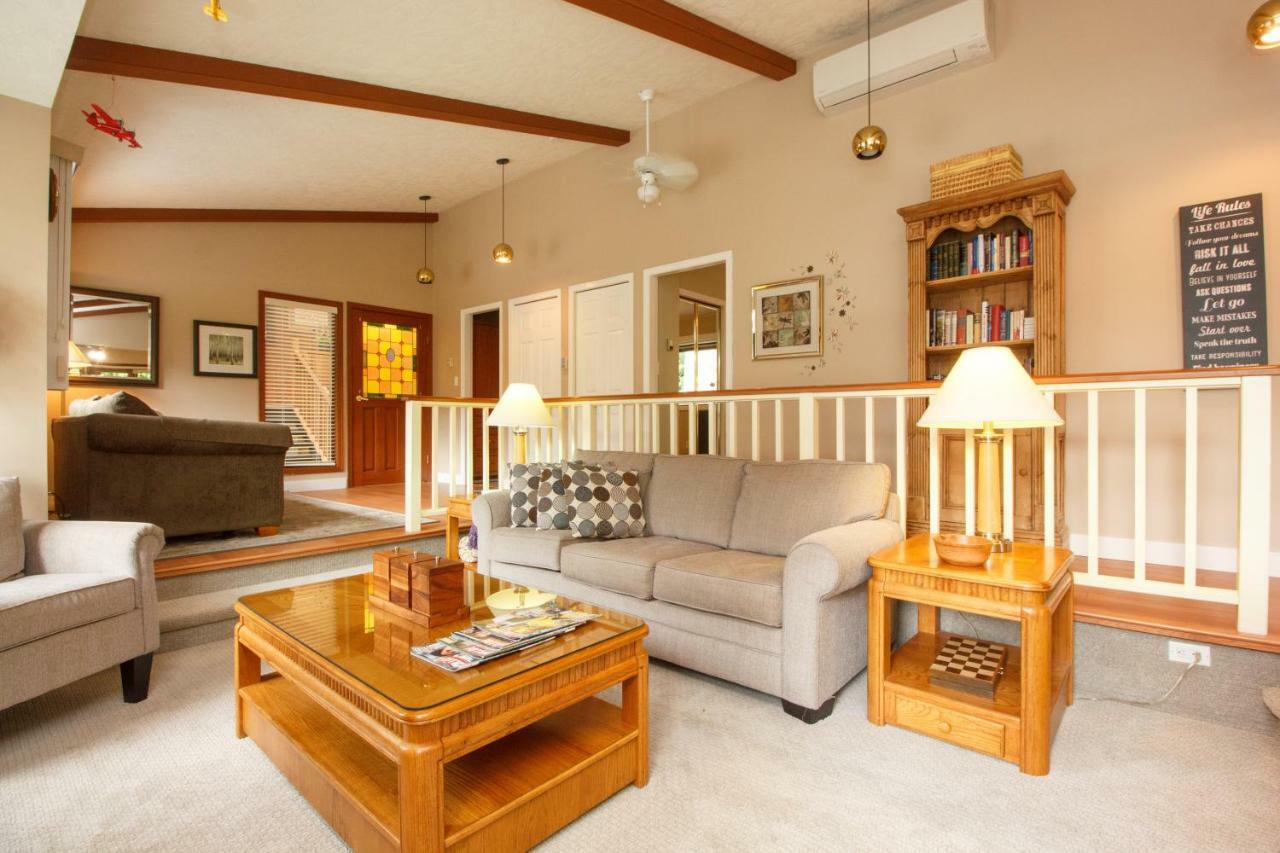 Coles Bay Vacation Retreat Villa North Saanich Bagian luar foto