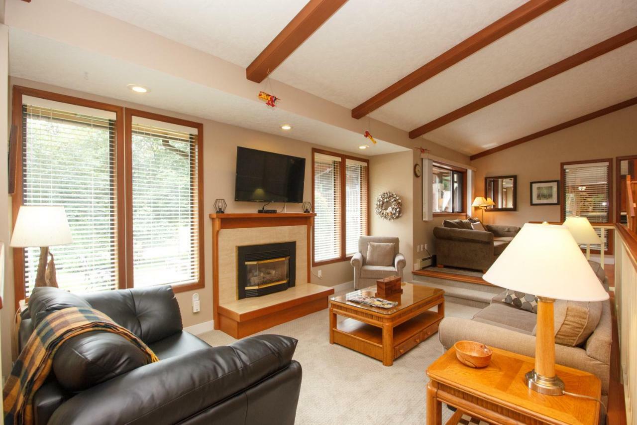 Coles Bay Vacation Retreat Villa North Saanich Bagian luar foto